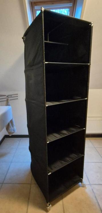 Kleding/campingkast op wielen