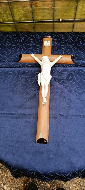 kruisbeeld beschikbaar voor biedingen