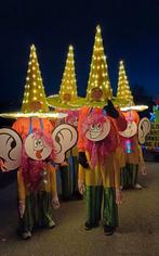 11 verlichte hoeden, loopgroep carnaval.