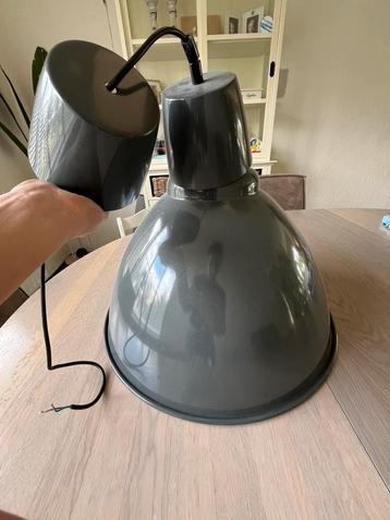 Leuke industriële lamp beschikbaar voor biedingen