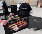 Queen elizabeth II 2 - Pakket, tas pet mok bidon pins boek, Verzamelen, Koninklijk Huis en Royalty, Overige typen, Nieuw, Ophalen of Verzenden