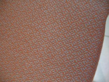 Meubelstof met bijzonder patroon; oranjebruin met grijs beschikbaar voor biedingen