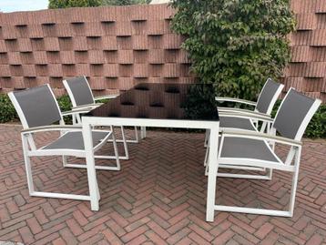 Leuke Tuinset tafel met 4 stoelen merk bois le duc   beschikbaar voor biedingen