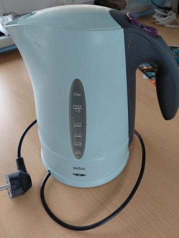 Braun lichtblauwe water koker. beschikbaar voor biedingen