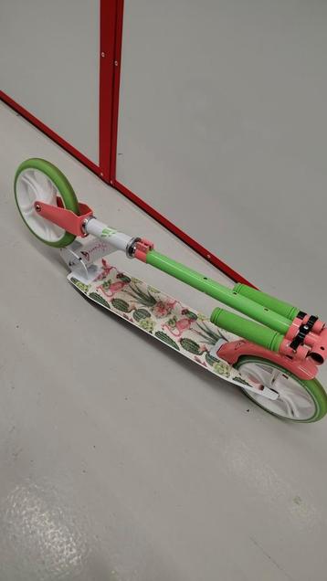 Kinderstep, inklapbaar zo goed als nieuw, roze/groen beschikbaar voor biedingen