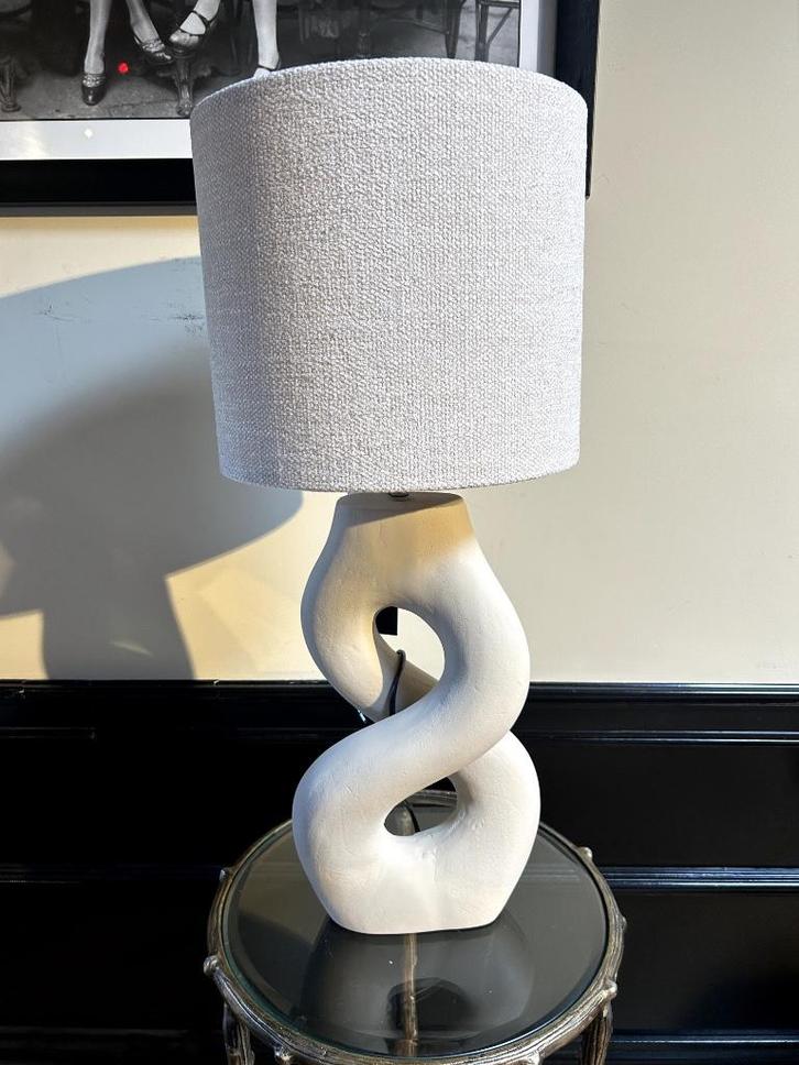Tafel lamp vloeiende vormen in sandkleur, Huis en Inrichting, Lampen | Tafellampen, Nieuw, 50 tot 75 cm, Overige materialen, Ophalen