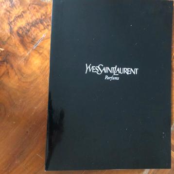 Mooie Yves St. Laurent opbergmap beschikbaar voor biedingen
