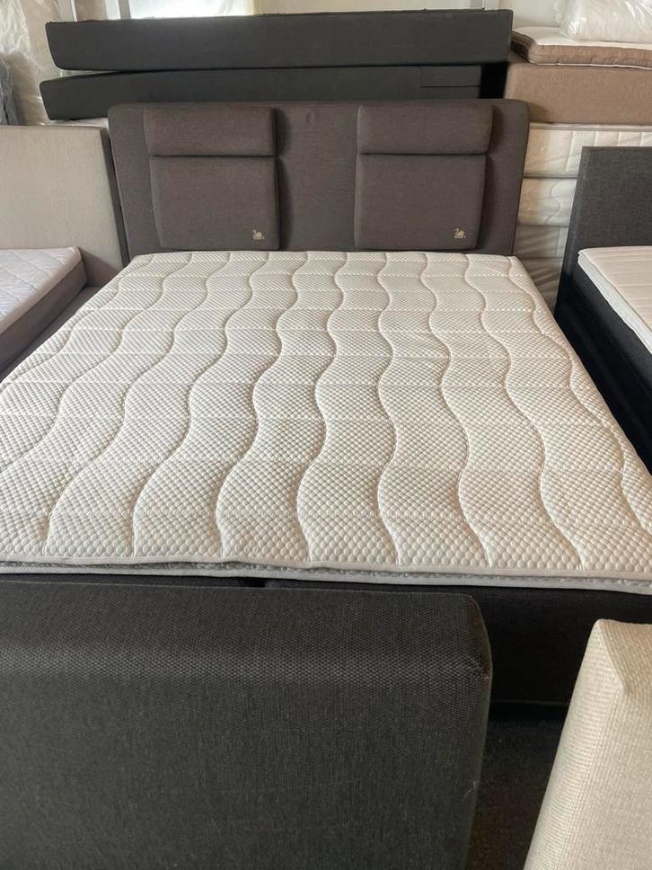 Svane Boxspring 180x210 Showroommodel met Avek topper, Huis en Inrichting, Slaapkamer | Boxsprings, Zo goed als nieuw, 180 cm