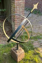 Decoratieve zonnewijzer op voet – tuinornament, Ophalen, Gebruikt