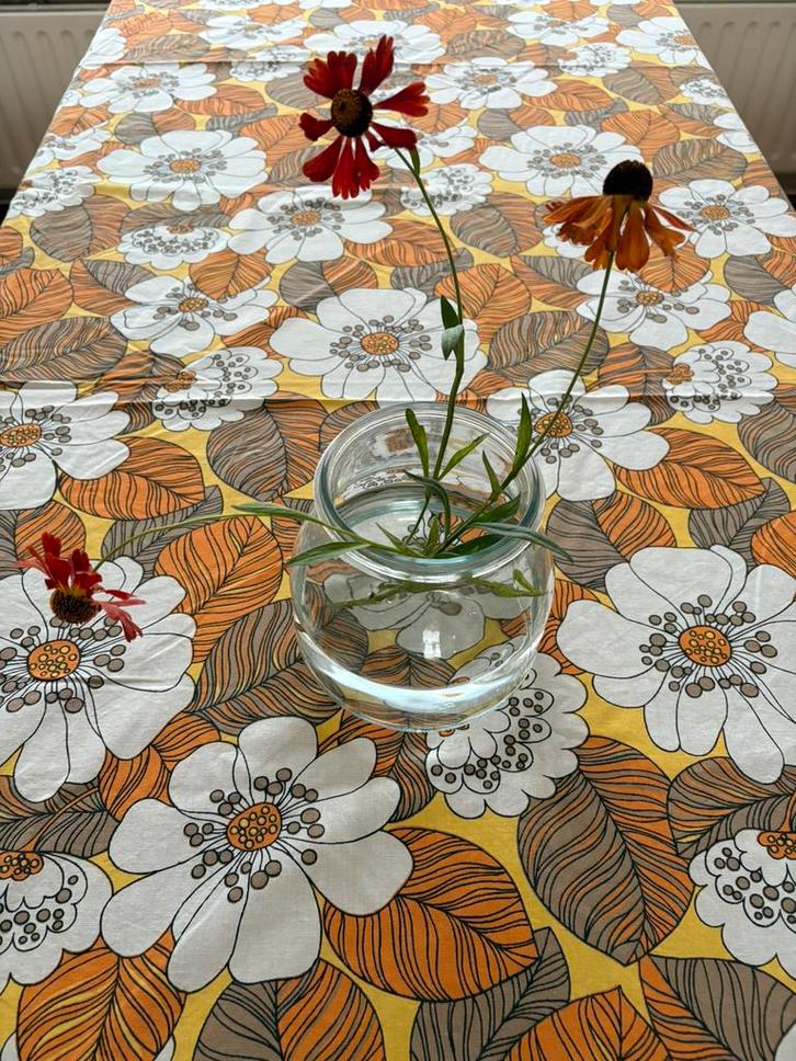 Vintage /Retro laken / tafelkleed GEEL met sloop izgst, Verzamelen, Retro, Huis en Inrichting, Verzenden