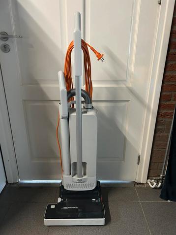 SEBO EVOLUTION STOFZUIGER TAPIJT ROLSTOFZUIGER NIEUWE STAAT beschikbaar voor biedingen