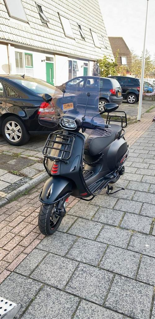 Vespa sprint FULL OPTION, Fietsen en Brommers, Scooters | Vespa, Zo goed als nieuw, Vespa S, Benzine, Ophalen of Verzenden