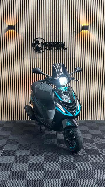 Piaggio Zip | Black & Turquoise Edition |3800KM| Nieuwstaat beschikbaar voor biedingen