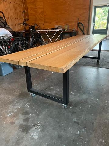 Eikenhouten eettafel beschikbaar voor biedingen