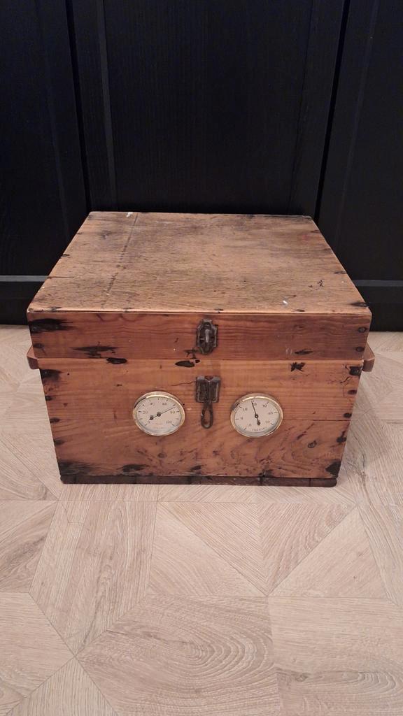 Oude vintage sigarenbewaardoos. Met meters, Huis en Inrichting, Woonaccessoires | Kisten, Minder dan 50 cm, Minder dan 50 cm, 50 tot 100 cm