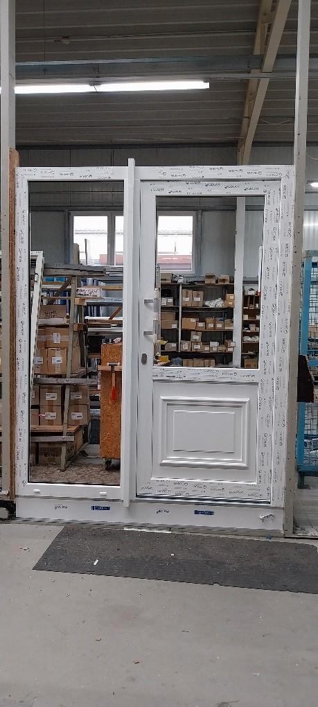 Nieuw , Voordeur met kozijn., Doe-het-zelf en Verbouw, Deuren en Horren, Nieuw, Buitendeur, 200 tot 215 cm, 120 cm of meer, Glas