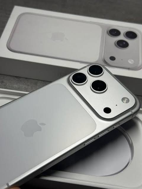 Iphone 17 Pro Max Zilver, Telecommunicatie, Mobiele telefoons | Apple iPhone, Zo goed als nieuw, 256 GB, Zonder abonnement, Zonder simlock