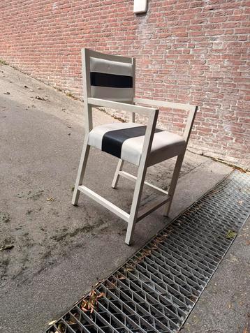 Barstoel beschikbaar voor biedingen