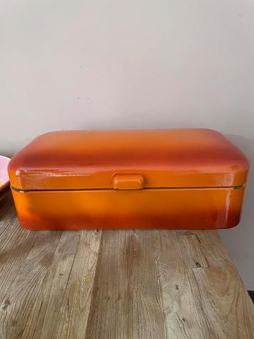 Vintage emaille broodtrommel oranje beschikbaar voor biedingen