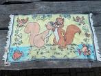 Vintage Tapijt met Eekhoorns en Dieren Walt Disney €6,50, Gebruikt, 50 tot 100 cm, Beige, Vintage retro midcentury jaren 60