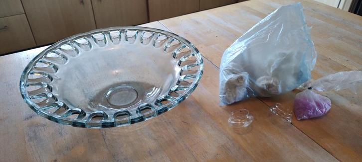 Grote glazen schaal en kleine glazen drijvers, Huis en Inrichting, Woonaccessoires | Schalen en Manden, Gebruikt, Schaal, Rond