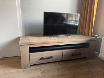 Tv meubel met lades beschikbaar voor biedingen
