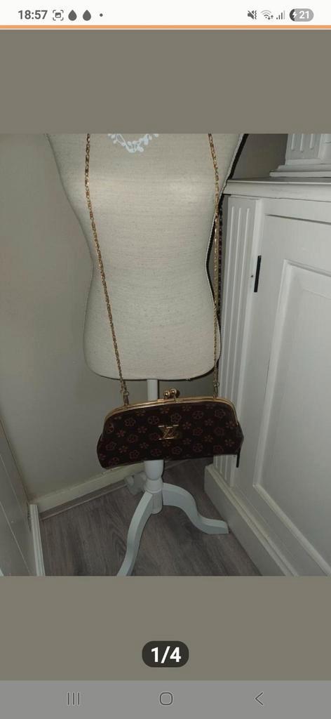 1.1 Louis Vuitton schoudertasje met ketting, Sieraden, Tassen en Uiterlijk, Tassen | Damestassen, Gebruikt, Schoudertasje, Bruin