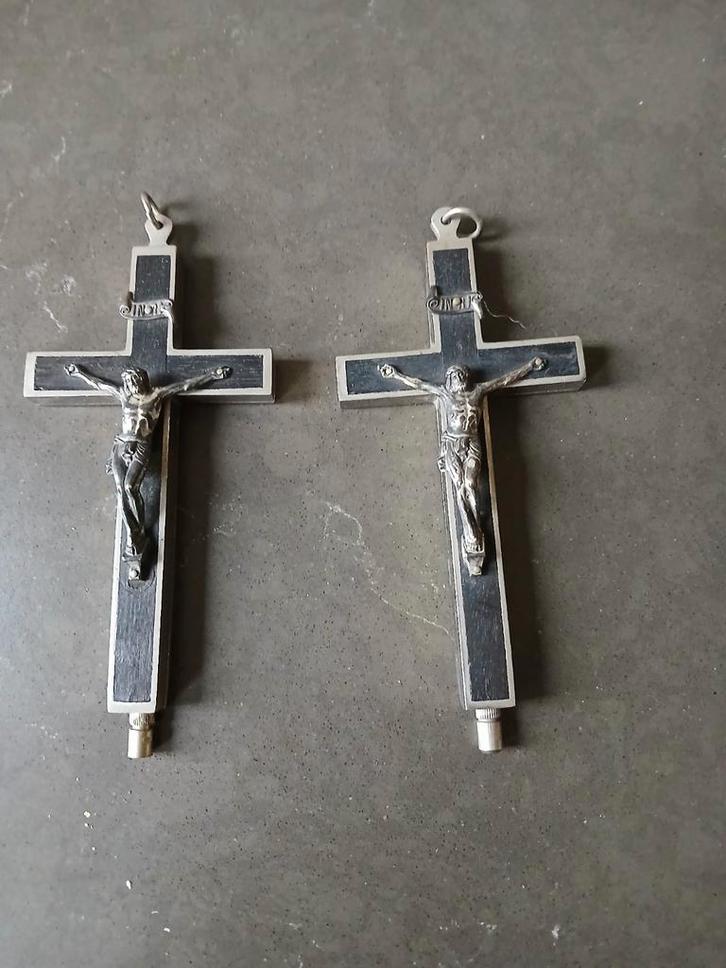 2 oude kruisbeeldjes ebbenhout, met relikwieën, Duitsland, Antiek en Kunst, Antiek | Religie, Ophalen of Verzenden