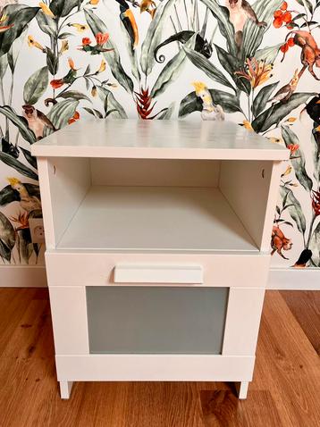 ️ IKEA BRIMNES White Bedside Table beschikbaar voor biedingen