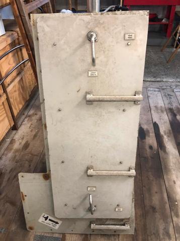 Polyester Deurluik 50x120cm - Zwaar Sluitwerk beschikbaar voor biedingen