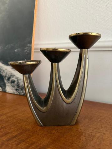 Vintage messing kandelaar beschikbaar voor biedingen