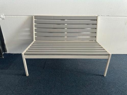 Ikea Jolpen 2-zitsbank, buiten, wit/grijs, Tuin en Terras, Tuinbanken, Zo goed als nieuw, Kunststof, Ophalen