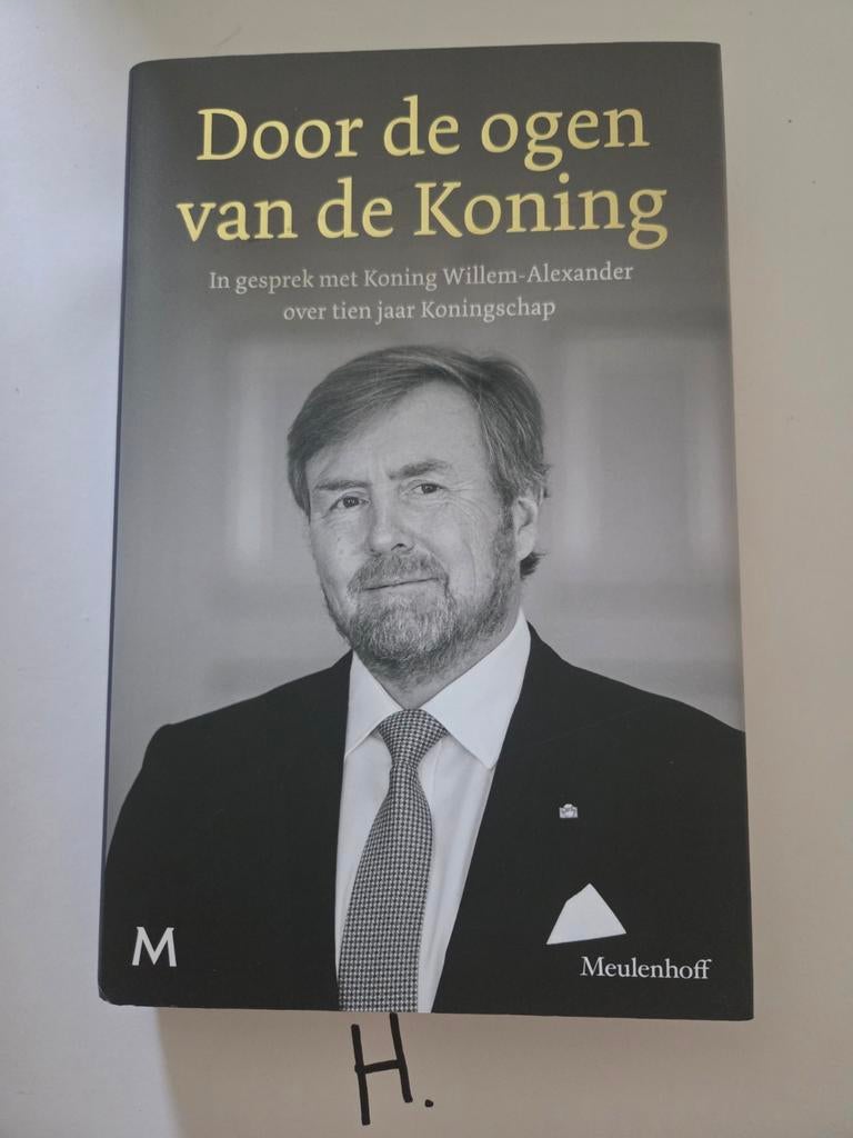 Door de ogen van de Koning - Willem-Alexander, Ophalen of Verzenden, Zo goed als nieuw, Meulenhoff, Politiek