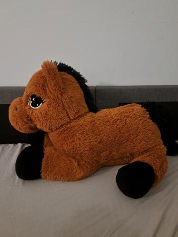 Groote bruine paarden knuffel