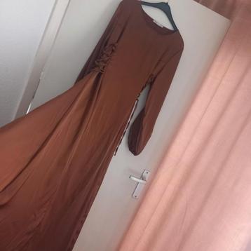 Bruine satijnen jurk - Nieuw! beschikbaar voor biedingen