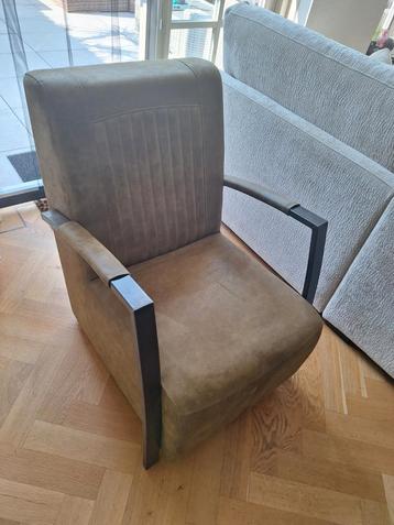 Stijlvolle fauteuil in uitstekende staat beschikbaar voor biedingen