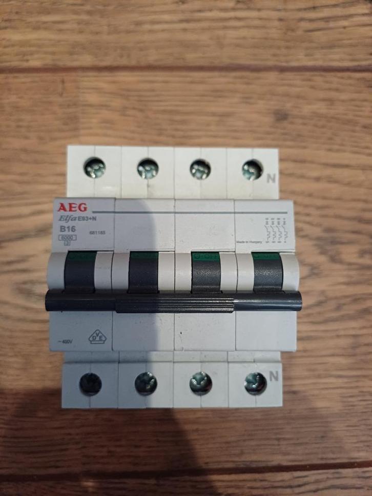 AEG krachtgroep, B16, 3 polig+nul, Doe-het-zelf en Verbouw, Elektra en Kabels, Zo goed als nieuw, Overige typen, Ophalen of Verzenden