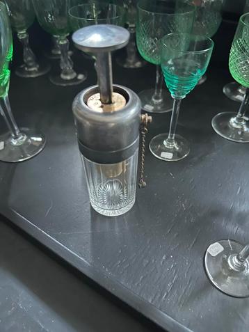 Antieke Franse parfumverstuiver beschikbaar voor biedingen