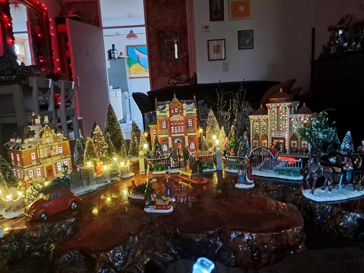 Kerstdorp deluxe LeMax en Cheauruville.120cmx70cm oppervlakt, Diversen, Kerst, Zo goed als nieuw, Ophalen of Verzenden