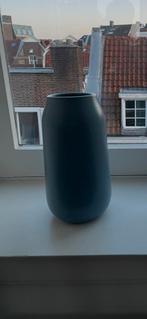 Blauwe vaas met subtiele stippen, Ophalen, Blauw, Aardewerk of Porselein, Zo goed als nieuw