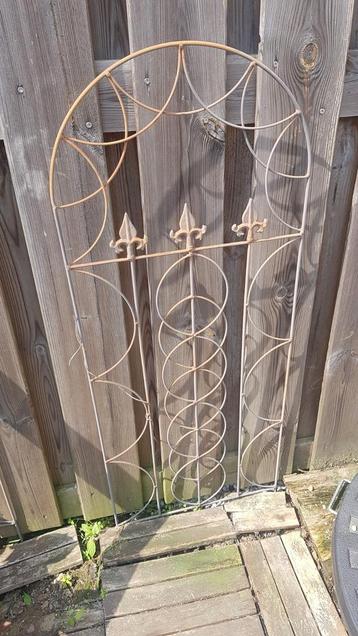 Vintage Metalen tuin bogen beschikbaar voor biedingen