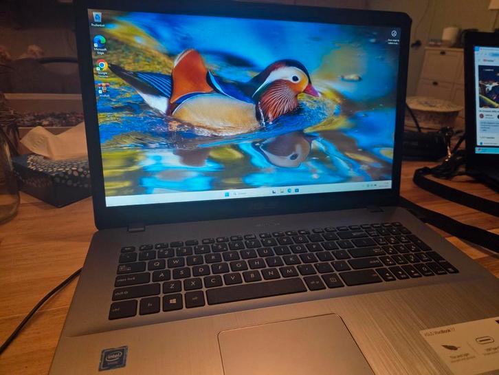 Asus Vivobook 17 laptop en I7 laptop, Computers en Software, Windows Laptops, Gebruikt, 17 inch of meer, SSD, Minder dan 2 Ghz