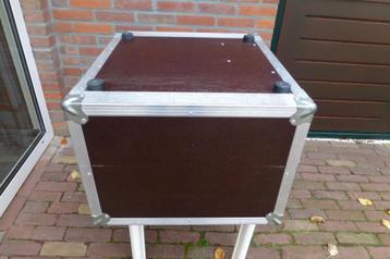 Versterker en SD speler in flicht case. beschikbaar voor biedingen