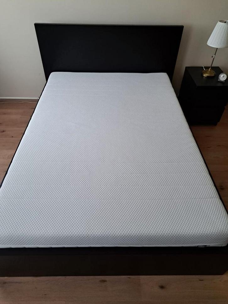 Bed ikea 140- 200, Huis en Inrichting, Slaapkamer | Bedden, Zo goed als nieuw, Tweepersoons, 140 cm, Hout, Ophalen