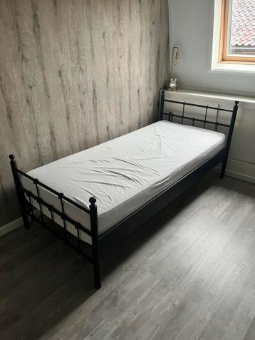 Een persoons bed 90x200 matras IKEA Hyllestad - afbeelding 2
