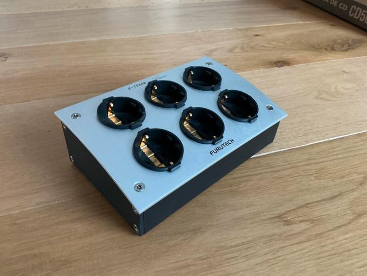 Furutech e-TP60 E Power Distributor met GC-303, Audio, Tv en Foto, Audiokabels en Televisiekabels, Zo goed als nieuw, Overige kabels