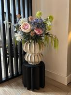 Grote vaas met zijden bloemen boeket, Ophalen, Overige kleuren, 50 tot 75 cm, Aardewerk of Porselein