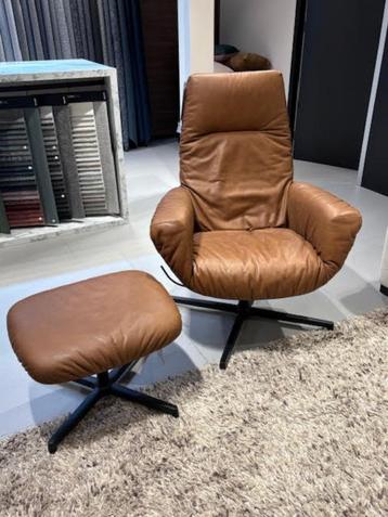 Montel fauteuil en voetenbank showroom beschikbaar voor biedingen
