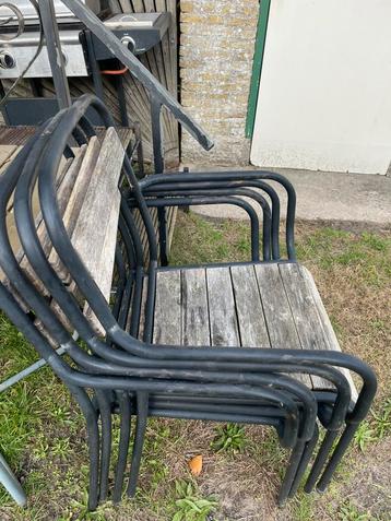 Gebruikte tuinset met tafel en stoelen – opknapper beschikbaar voor biedingen