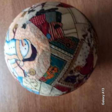 stoffen grote en kleine kerstbal beschikbaar voor biedingen